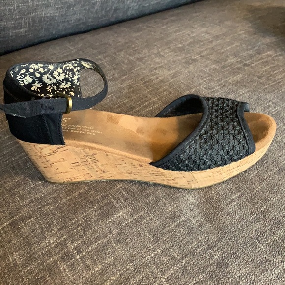 Toms Black Crochet with Cork Wedge - Picture 4 of 5